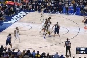 轻松写意!约基奇助攻布劳恩三分 3节26分钟拿下三双&开季4连三双