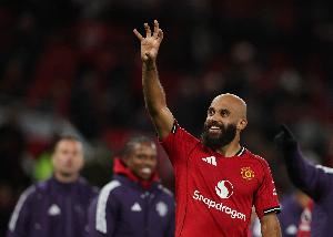 詹俊:在曼彻斯特酒吧看球很热闹,热刺和曼联的差距在于姆伯莫