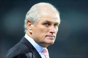 卡尔德隆:不希望皇马变为有限公司,若伯纳乌翻新超预算应解释